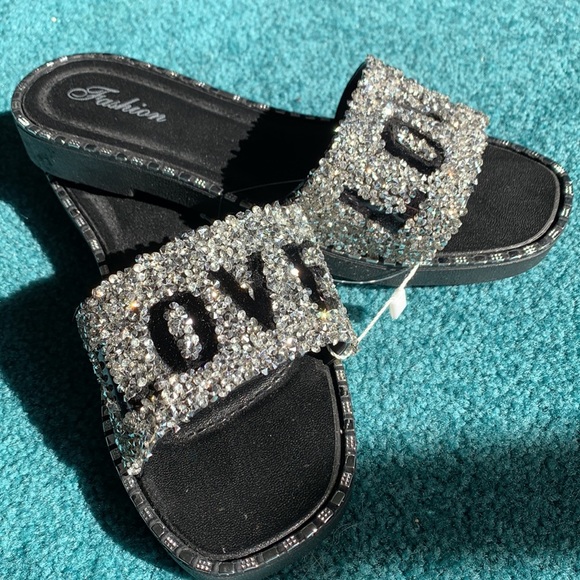 Women's LOVE Beach Flip Flop Slides - BNWOT - Picture 3 of 9